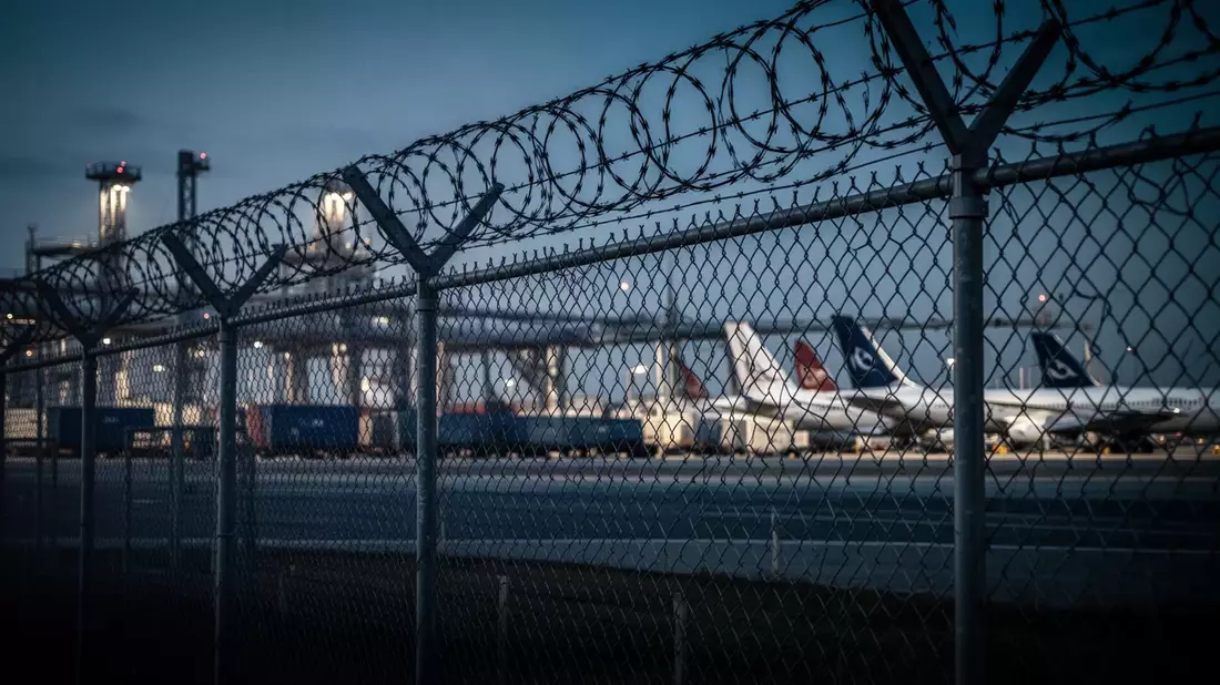 Sicherheitsrat berät nach Drohnenfund mit Sprengstoff am Flughafen Leipzig/Halle