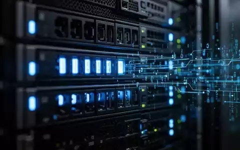 Abstrakte Darstellung von Server-Technologie und digitaler Datensicherheit in einer professionellen IT-Umgebung. - Foto: über boerse-global.de