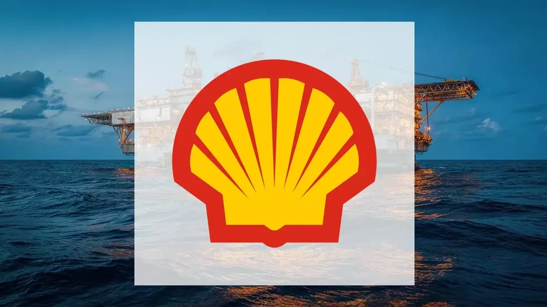 Shell Q2 Earnings Surge But Shares Lag: Buybacks and Debt Reduction in Focus