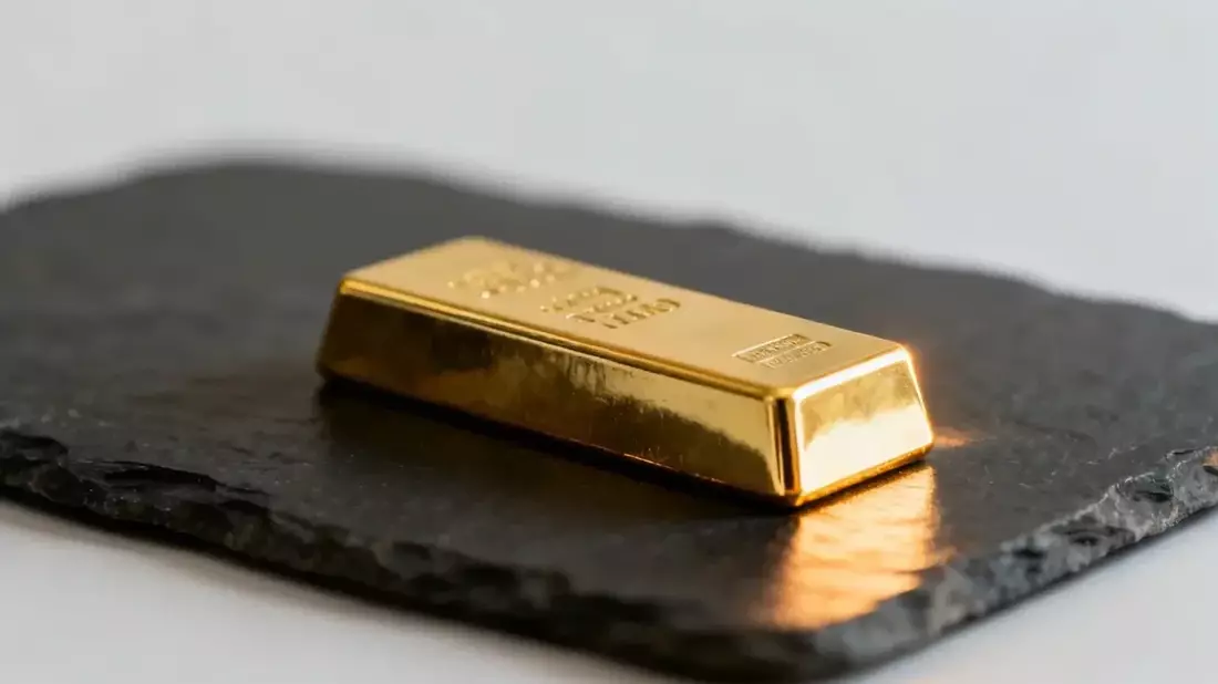 Gold Surges 2.47% on Weak US Jobs Data, Geopolitical Tensions