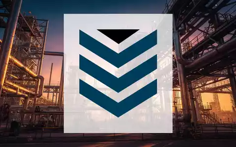 Industrielle Ölanlage bei Sonnenuntergang als Symbol für den Energiesektor und anstehende Quartalszahlen. - Foto: über boerse-global.de
