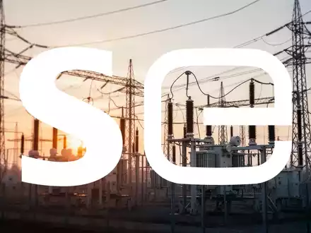 Moderne Hochspannungs-Stromnetz-Infrastruktur bei Sonnenaufgang als Symbol für den Ausbau der Energiewirtschaft. - Foto: über boerse-global.de