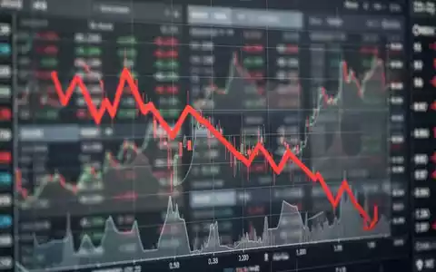 Ein fallender Aktienkurs auf einem digitalen Finanzmonitor. - Foto: über boerse-global.de