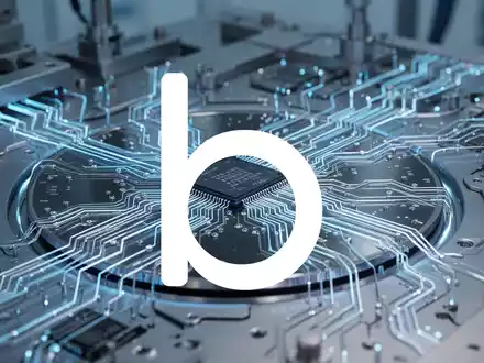 Abstrakte Darstellung von hochmoderner Halbleiterfertigung und Mikrochip-Technologie in einer sauberen Industrieumgebung. - Foto: über boerse-global.de