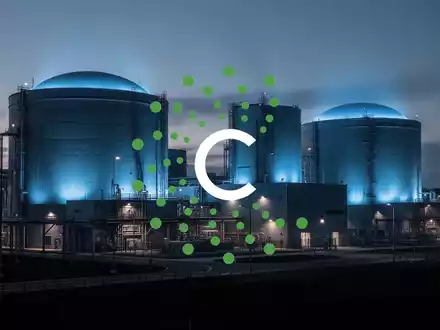Modernes Kernkraftwerk bei Dämmerung mit stimmungsvoller Beleuchtung und industrieller Architektur. - Foto: über boerse-global.de
