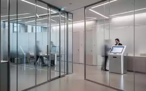 Modernes und minimalistisches Berliner Regierungsbüro, das administrative Modernisierung repräsentiert. - Foto: über boerse-global.de