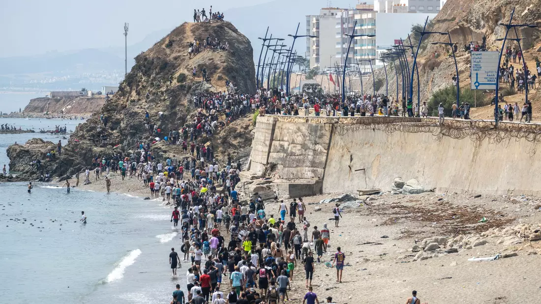 Mittlerweile hat der Großteil der Migranten Ceuta bereits wieder verlassen. (Archivbild) - Bild: STR/AP/dpa