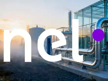 Moderne Wasserstoff-Energieanlage in der Morgendämmerung als Symbol für die Energiewende - Foto: über boerse-global.de