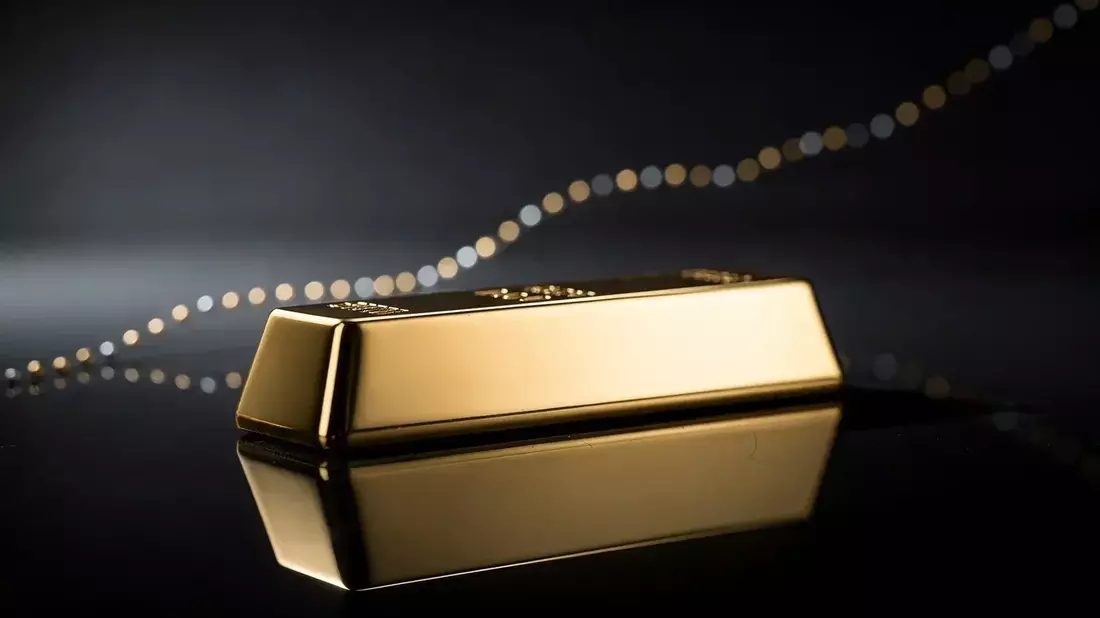 Gold Surges 2.33% to $4,399 as Weak US Jobs Data Cuts Fed Hike Odds