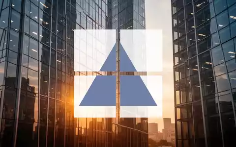Moderne Glasfassade eines Bürogebäudes bei Sonnenuntergang als Symbol für den Immobilienmarkt. - Foto: über boerse-global.de