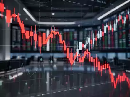 Ein fallender Aktienkurs auf einem digitalen Finanzchart vor unscharfem Hintergrund. - Foto: über boerse-global.de