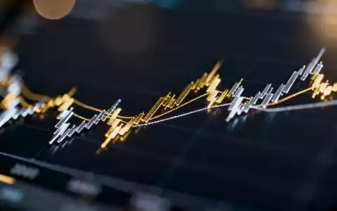Digitale Finanzmarktanzeige mit steigenden Kurven als Symbol für den Aktientausch - Foto: über boerse-global.de