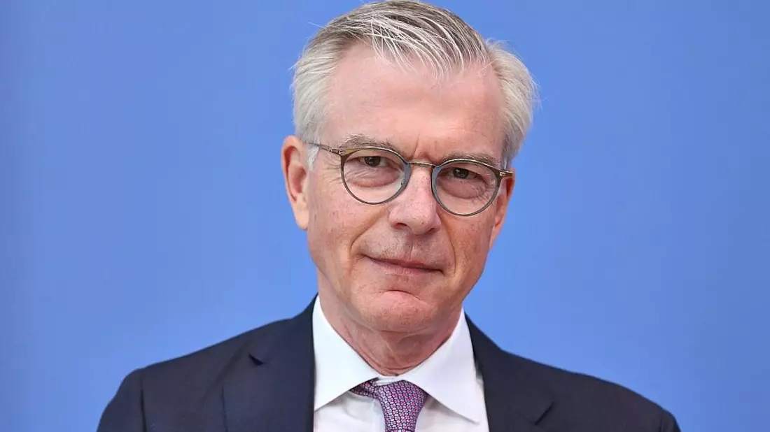 Wirtschaftsweiser fordert niedrigere Beamtenpensionen