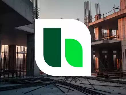 Abstrakte Darstellung einer modernen Baustelle mit Betonstrukturen und Stahlträgern bei Dämmerung. - Foto: über boerse-global.de