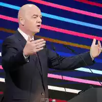 Die UEFA hat Zahlungen an eine Ex-Mitarbeiterin von Gianni Infantino im Jahr 2011 bestätigt. (Archivbild) - Foto: Darko Vojinovic/AP/dpa