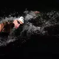 Florian Wellbrock führt Deutschland zum EM-Titel in der Mixed-Staffel im Freiwasser. - Foto: Julien De Rosa/AFP/dpa