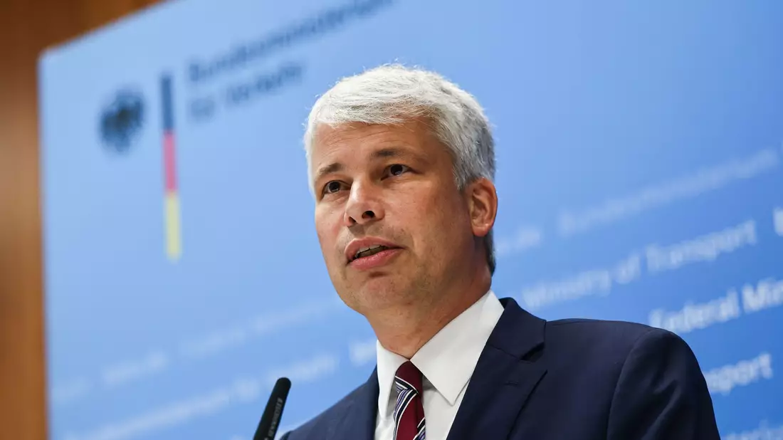 Bilger hat bereits eine Konferenz zum Niedrigwasser veranstaltet - den Grünen reicht das aber nicht. (Archivbild) - Bild: Oliver Berg/dpa