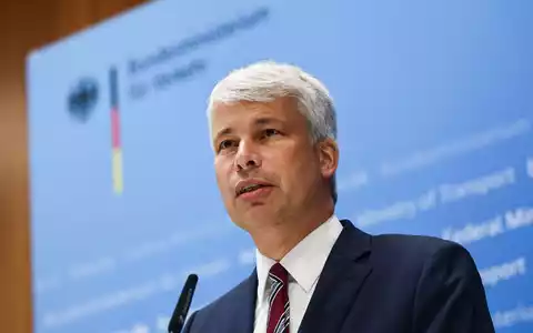 Bilger hat bereits eine Konferenz zum Niedrigwasser veranstaltet - den Grünen reicht das aber nicht. (Archivbild) - Foto: Oliver Berg/dpa