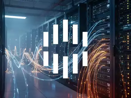 Moderne Rechenzentrumsinfrastruktur mit leuchtenden Glasfaserkabeln und Server-Racks in einer atmosphärischen Umgebung. - Foto: über boerse-global.de