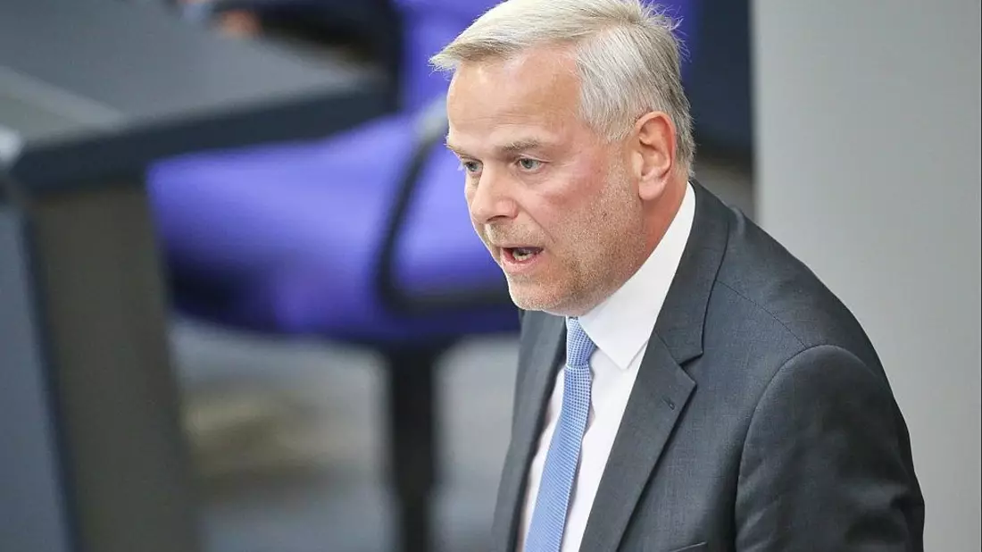 AfD-Politiker Holm bezeichnet Renten-Rebellion als Rollenspiel
