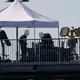 Der Posten ist mit einem speziellen Radar ausgestattet. - Bild: Hendrik Schmidt/dpa