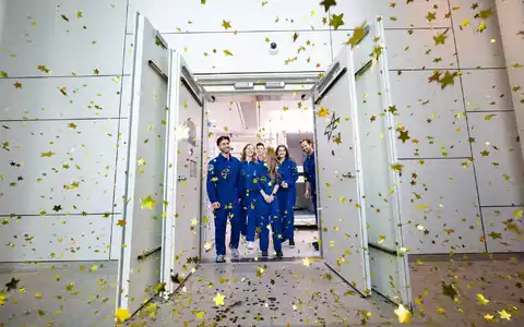 Die sechs Testpersonen verlassen nach 100 Tagen die Simulationsanlage. - Foto: ---/Deutsches Zentrum für Luft- und Raumfahrt e.V. (DLR)/dpa