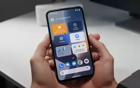 Ein modernes Google Pixel Smartphone mit individuell angepasster Android-Benutzeroberfläche und verschiedenen System-Kacheln. - Foto: über boerse-global.de