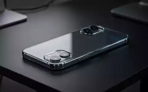 Ein modernes Smartphone liegt auf einem dunklen Schreibtisch, umrahmt von sanftem Licht und technischem Fokus. - Foto: über boerse-global.de