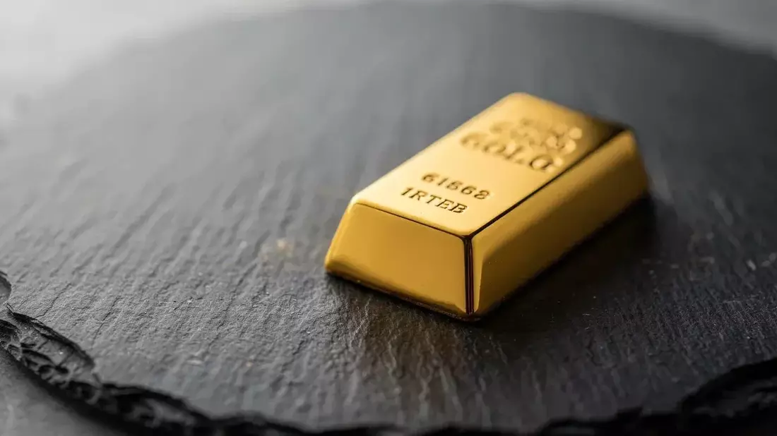 Gold Surges 7.4% on Weak Jobs Data, Miners Rally Over 20%