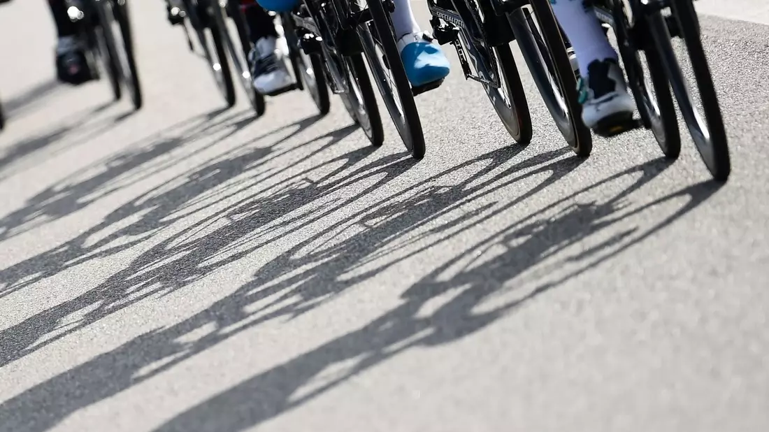Vier Radfahrer sind bei dem Vorfall in Italien zum Teil schwer verletzt worden. (Symbolfoto) - Bild: Fabio Ferrari/LaPresse via ZUMA Press/dpa