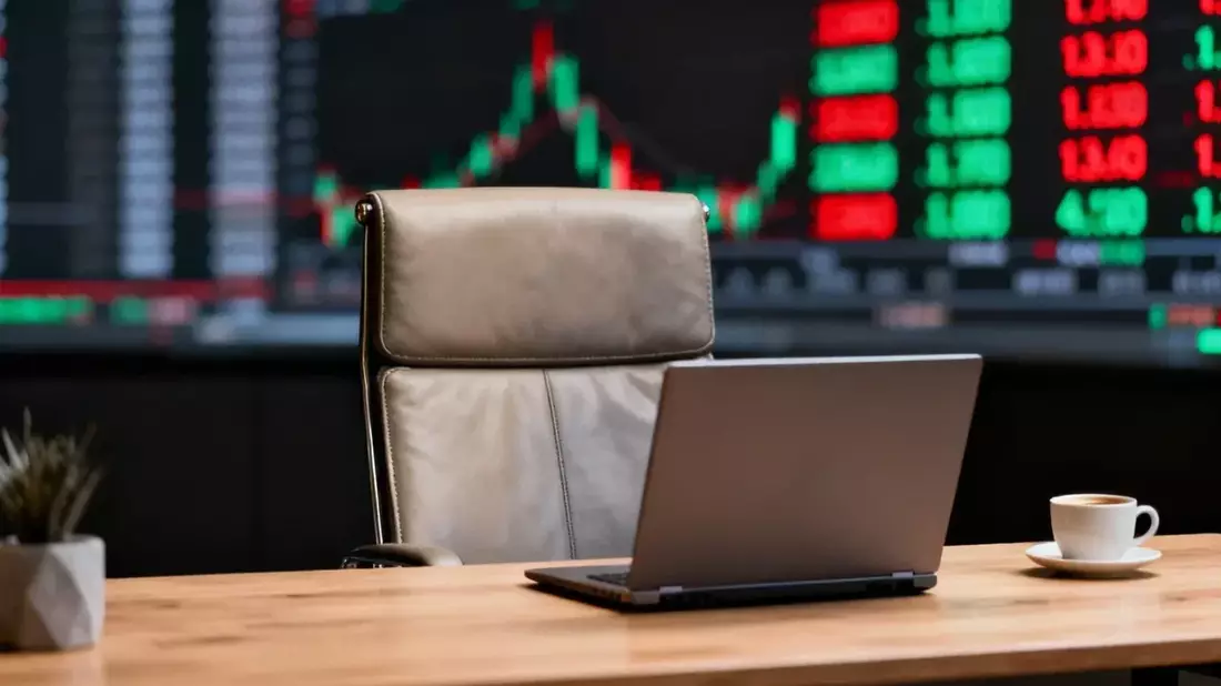 MSCI World ETF Nears Record High on Strong Earnings, Soft Jobs Data