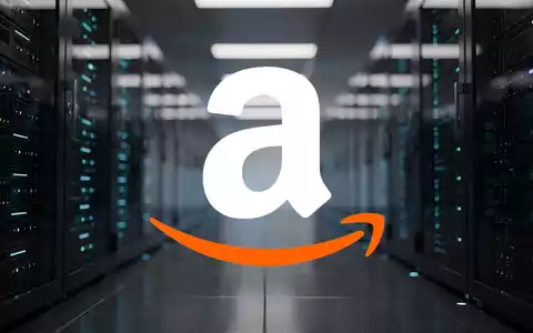Abstraktes Bild eines modernen Rechenzentrums mit blau leuchtenden Server-Racks als Symbol für Cloud-Infrastruktur. - Foto: über boerse-global.de