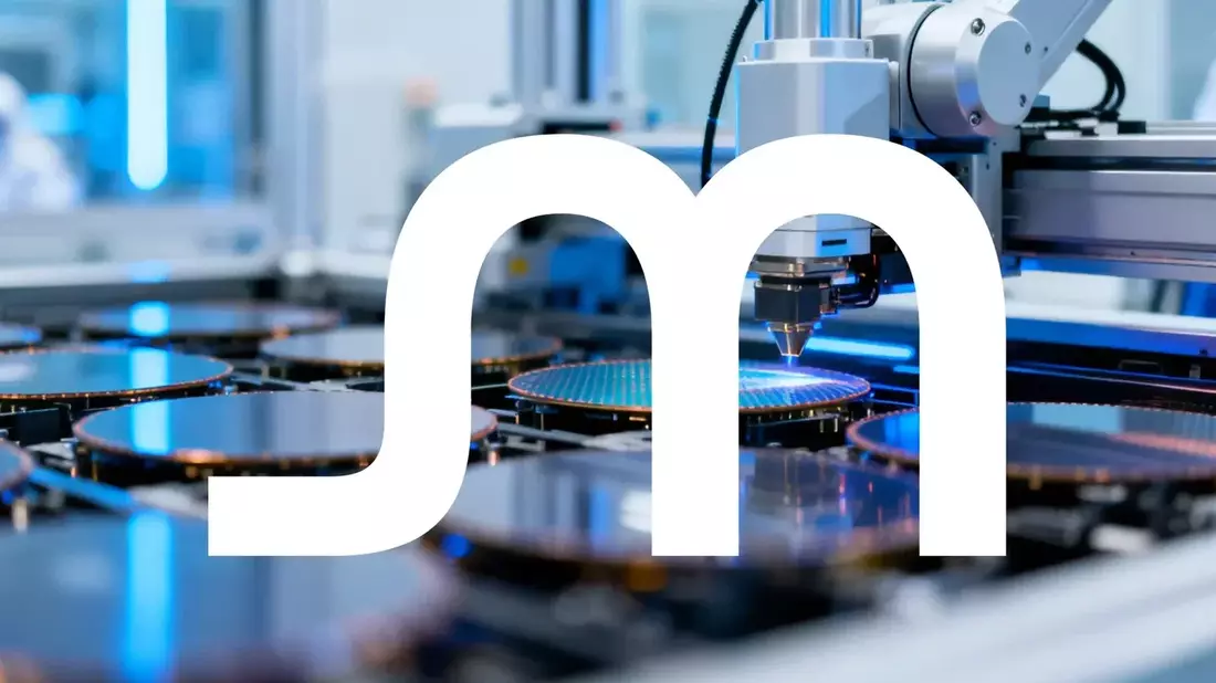 Micron Stock Dips Despite Record Q3: AI Memory Boom vs. Price Cycle Fears
