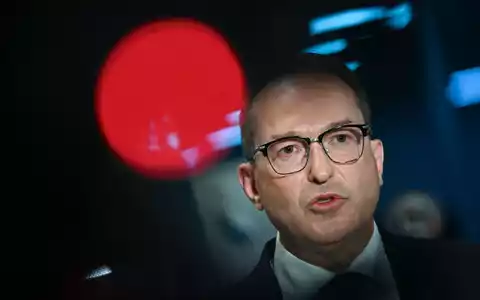 Bundesinnenminister Alexander Dobrindt (CSU) will die Forschung zur Drohnensicherheit ausbauen. (Archivbild) - Foto: Hendrik Schmidt/dpa