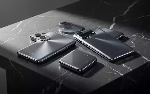 Zwei hochwertige Smartphones auf einer dunklen Marmoroberfläche in einer professionellen, minimalistischen Umgebung. - Foto: über boerse-global.de