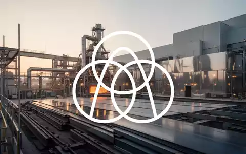 Moderne industrielle Stahlfertigungsanlage bei Sonnenaufgang, symbolisch für die Abspaltung eines Industriebereichs. - Foto: über boerse-global.de