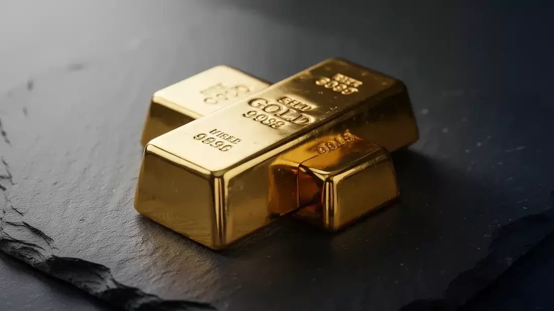 Gold Surges 7.4% on Weak Jobs Data, Breaks Key Resistance Levels