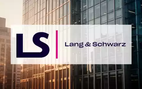 Moderne Glasfassade eines Bürogebäudes im goldenen Morgenlicht als Symbol für Finanzwachstum und Stabilität. - Foto: über boerse-global.de