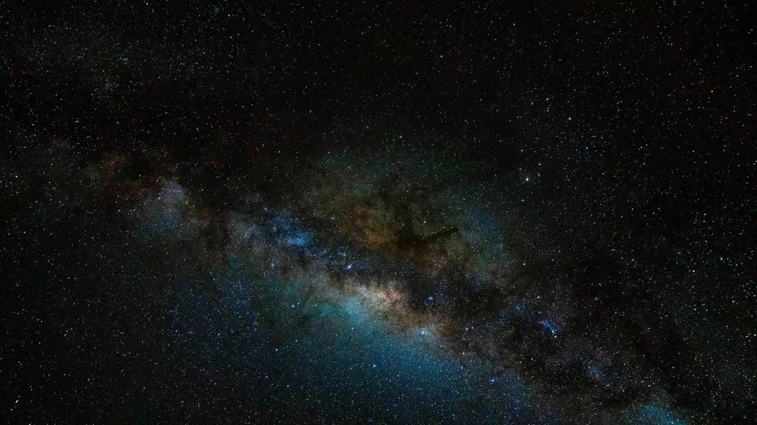 Viele Kinder wachsen nahezu komplett ohne Blick in den Sternenhimmel auf - weil er selten so zu sehen ist wie hier über der Atacama-Wüste. - Bild: Esteban Felix/AP/dpa