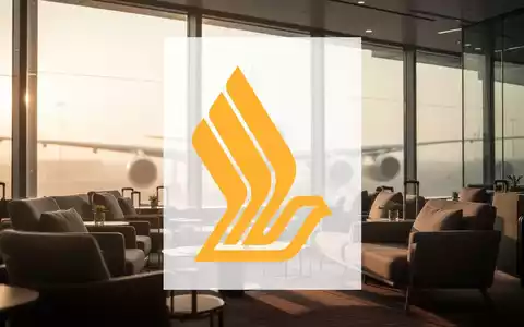 Moderne Flughafenterminal-Lounge mit einfallendem Morgenlicht und Blick auf den Flugbetrieb. - Foto: über boerse-global.de