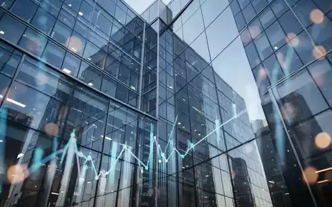 Moderne Glasfassade eines Bürogebäudes bei klarem Himmel als Symbol für den Finanzmarkt. - Foto: über boerse-global.de