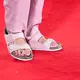 Filmstar Jason Momoa trägt auf dem roten Teppich in Venedig Sandalen ohne Socken. (Archivbild) - Bild: Manuele Mangiarotti/IPA via ZUMA Press/dpa