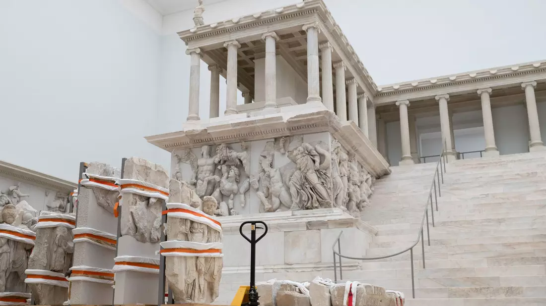 Der erste Teil des Pergamonmuseums soll nächsten Sommer wieder öffnen. (Archivbild) - Bild: Markus Lenhardt/dpa