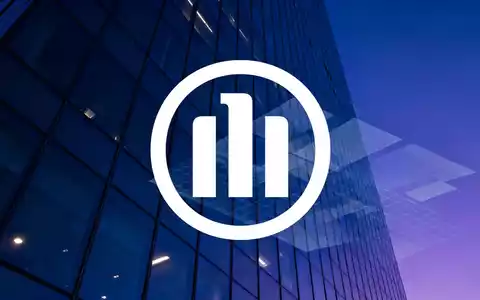 Abstrakte Darstellung eines modernen Bürogebäudes bei Dämmerung als Symbol für die Versicherungs- und Finanzbranche. - Foto: über boerse-global.de