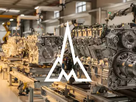 Moderne industrielle Fertigungslinie für Motorenkomponenten in einer sauberen Fabrikumgebung. - Foto: über boerse-global.de