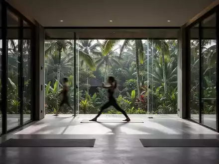 Modernes Yoga-Studio in einer tropischen Umgebung mit Blick auf den Dschungel als Symbol für Wellness-Tourismus. - Foto: über boerse-global.de