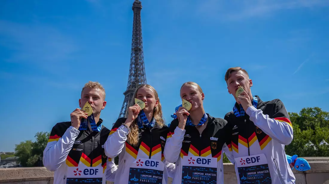 Glänzender EM-Abschluss für das Freiwasser-Team vor prächtiger Kulisse. - Bild: Aurelien Morissard/AP/dpa