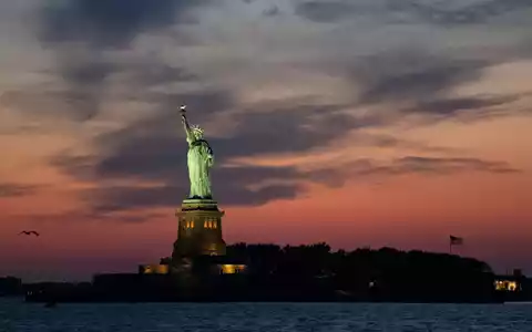 Unglück im New Yorker Hafen: Frau und Kind sterben, nachdem ihr Boot kentert. (Archivbild) - Foto: Kostas Lymperopoulos/CSM via ZUMA Wire/dpa