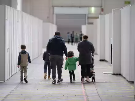 Kommt die Familie nach Deutschland nach? Für subsidiär Schutzbedürftige ist das die sehr große Ausnahme. (Archivbild) - Foto: Boris Roessler/dpa