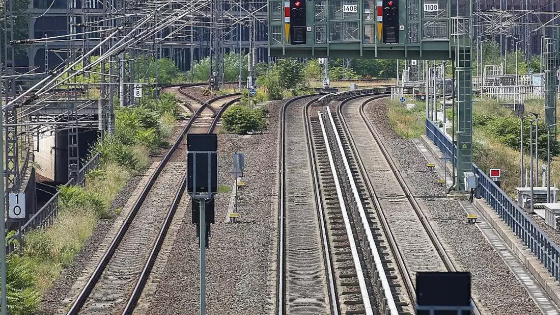 Grüne fordern mehr Geld für Schieneninfrastruktur